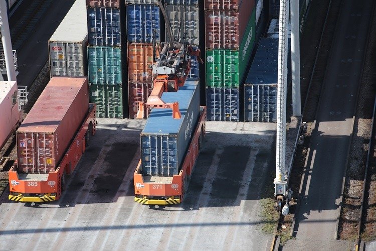 containers port 