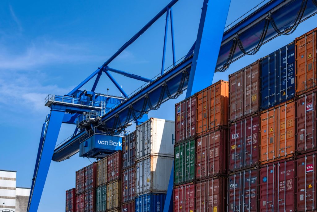 Want to know how high the container storage charges are in different regions? Get an overview here.